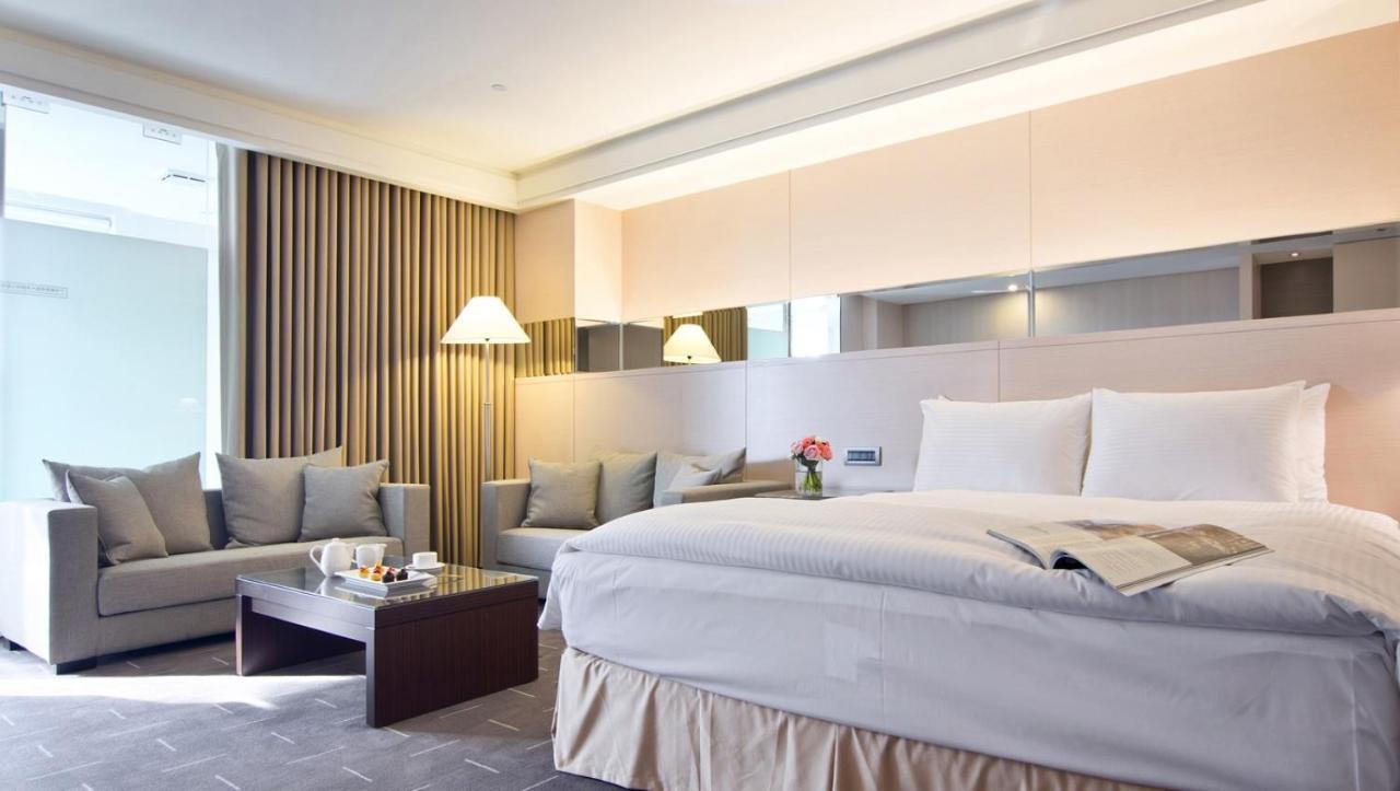 Check Inn Select Taichung Dadun Exterior photo