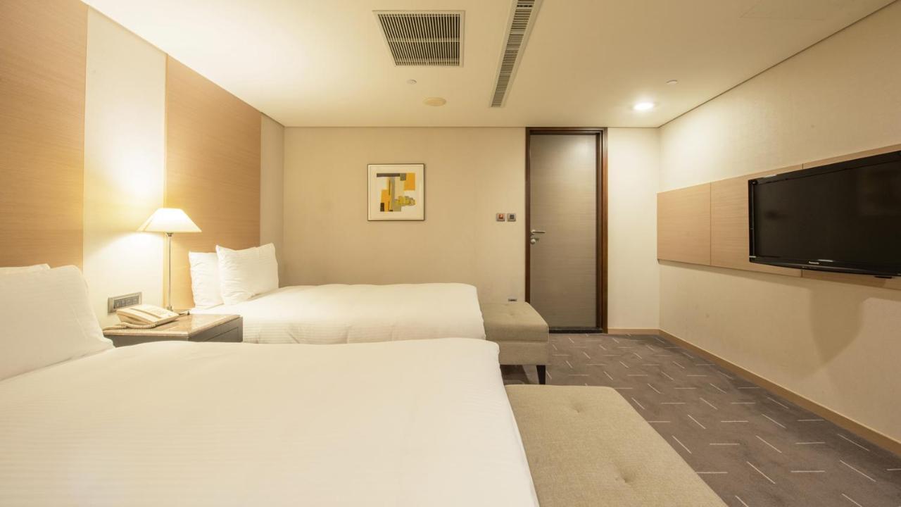 Check Inn Select Taichung Dadun Exterior photo