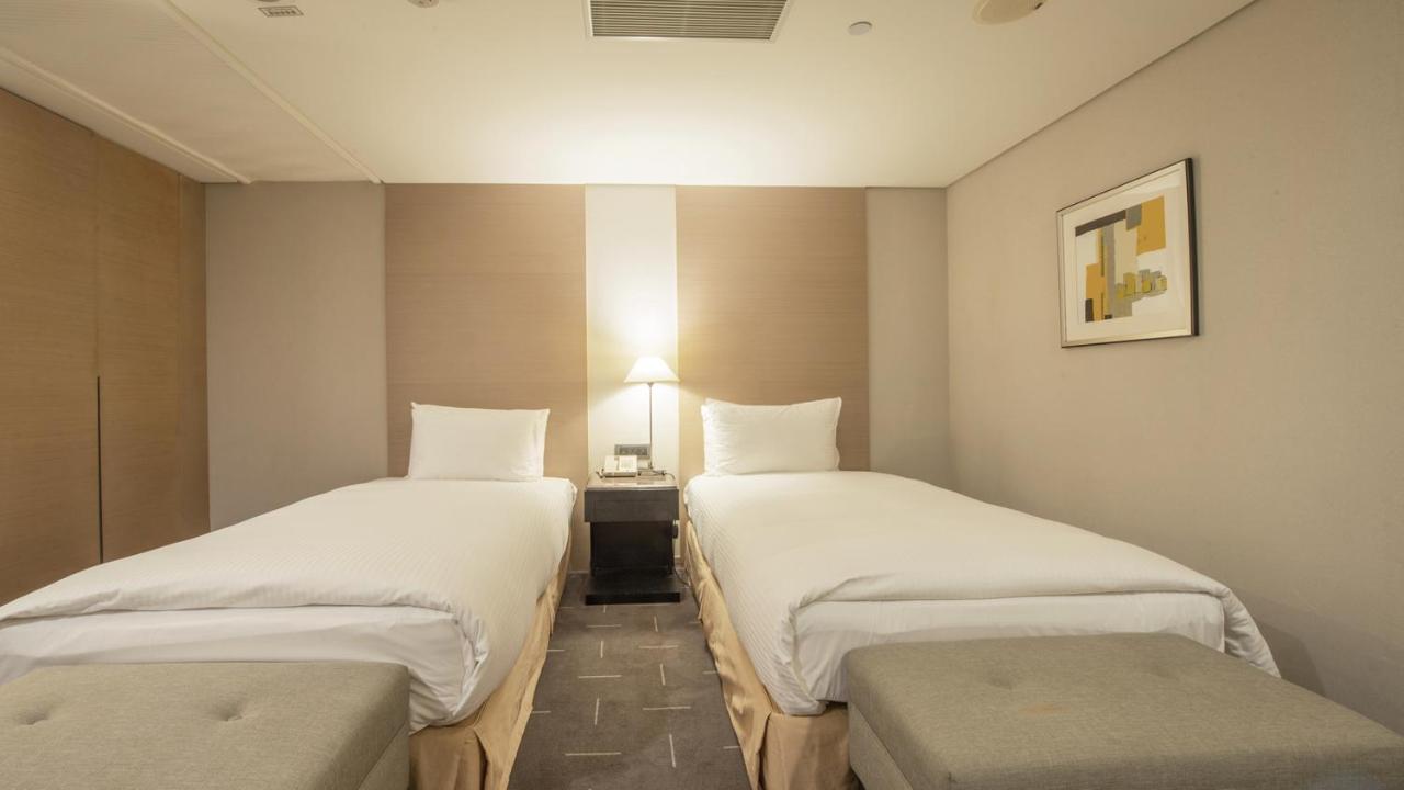 Check Inn Select Taichung Dadun Exterior photo