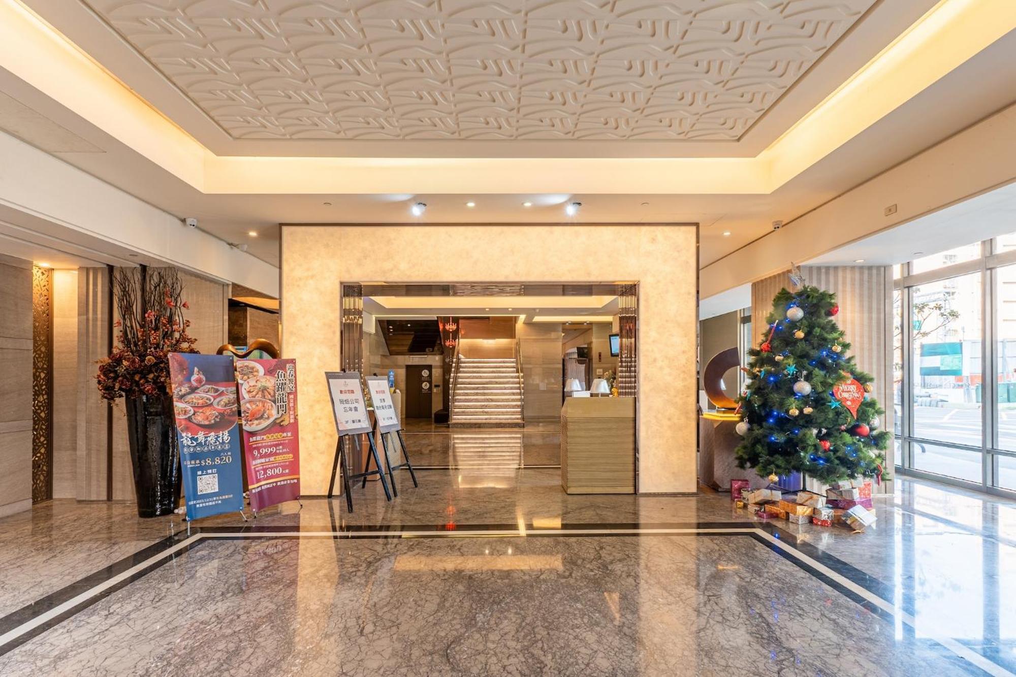 Check Inn Select Taichung Dadun Exterior photo